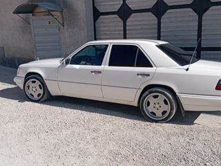 Mercedes Series (W124) foto 4