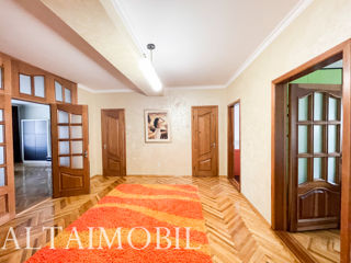 Apartament cu 3 camere, 114 m², Buiucani, Chișinău foto 5