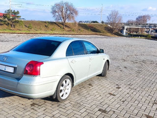 Toyota Avensis foto 3