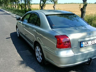 Toyota Avensis foto 8