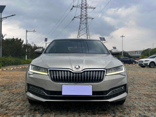 Skoda Superb foto 2