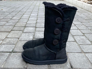 UGG Bailey Button Triplet Boots. Размер 37. В отличном состоянии. Оригинал. foto 2