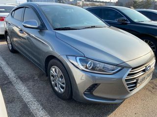 Hyundai Elantra foto 3