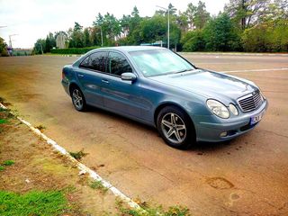 Mercedes E Class foto 2