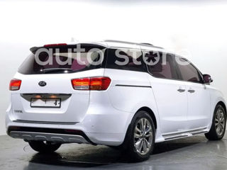 KIA Carnival foto 2