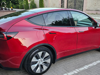 Tesla Model Y foto 2