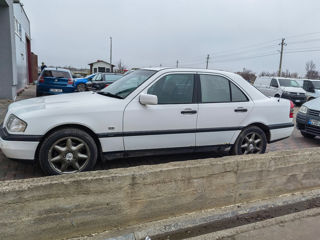 Mercedes C-Class foto 4