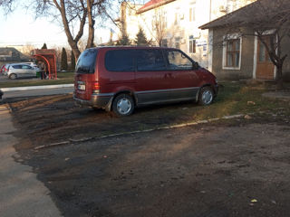 Nissan Serena foto 5