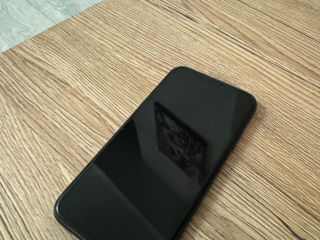 Vând iPhone 11 Negru 64 Gb