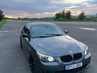 BMW 5 Series foto 1