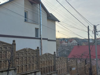 Duplex în zonă de elită, 220 m.p., teren 2,75 ari. foto 2