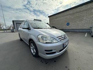 Toyota Avensis Verso foto 7