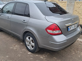 Nissan Tiida foto 4