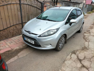 Ford Fiesta foto 2