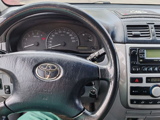 Toyota Avensis Verso foto 8