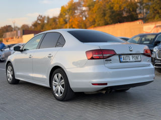 Volkswagen Jetta foto 4