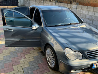 Mercedes C-Class foto 3