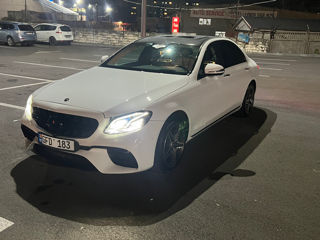 Mercedes E-Class foto 2