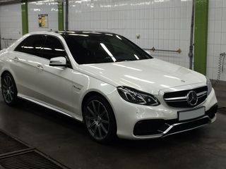 Mercedes AMG E63 facelift - 18 €/ora (час) & 99 €/zi (день) alb/белый foto 4