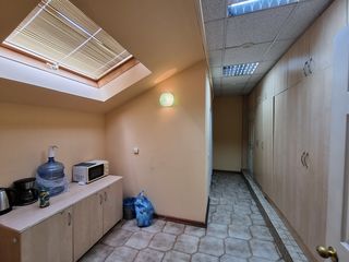 Chirie birou 100m2, central, 3-camere, euro reparatie, etajul 3, Mihai Eminescu colț M.Varlaam foto 8