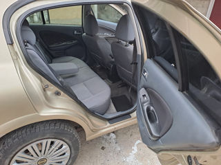 Nissan Almera foto 9