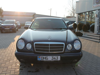 Mercedes E-Class foto 2