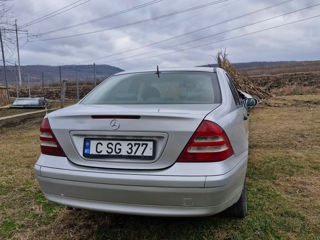 Mercedes C-Class foto 3