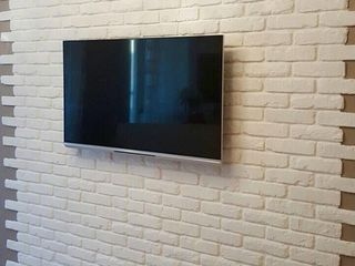 Установить телевизор на стене. Montez tv pe perete. Fixarea televizorului pe perete. foto 2