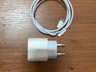 Vând cablu și block Apple Original