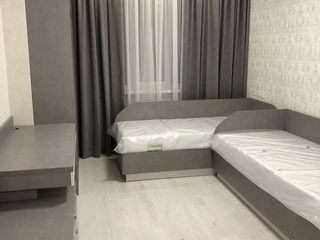 Apartament cu 2 camere, 82 m², Botanica, Chișinău foto 2