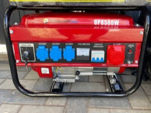 Se vinde generator nou (220 /380)+полный бак бензина 6600 лей. foto 2