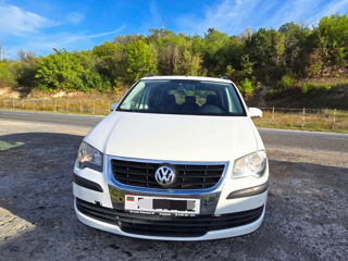 Volkswagen Touran foto 1