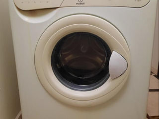 Maşină de spălat rufe indesit/стиральная машина indesit б/у.preţ 999 lei, negociabil. foto 2