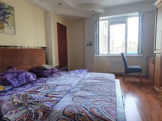 Apartament cu 2 camere, 81 m², Centru, Chișinău foto 1