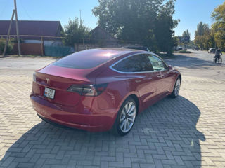 Tesla Model 3 foto 4