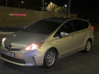 Toyota Prius v