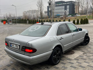 Mercedes E-Class foto 4