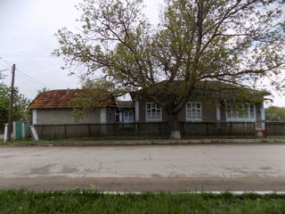 Casa cu gradina in satul Cuhnesti foto 4