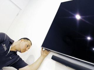 Установить телевизор на стену. Instalarea tv pe perete.Montarea televizorului pe perete.