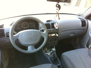 Hyundai Accent foto 9