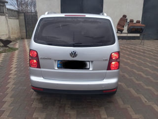 Volkswagen Touran foto 2