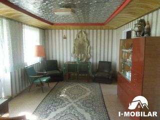 Vila cu doua nivele, mai in deal de, Dumbrava pamint 18 ari.Pret 25500 euro. foto 6