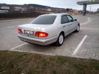 Mercedes E-Class foto 4