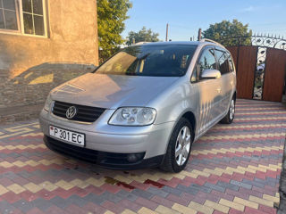 Volkswagen Touran foto 3