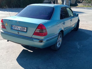 Mercedes C-Class foto 4