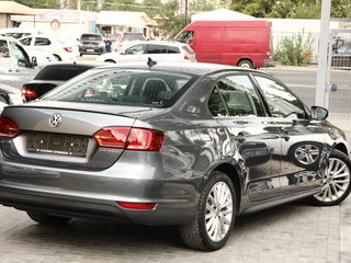 Volkswagen Jetta foto 4