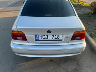 BMW 5 Series foto 4