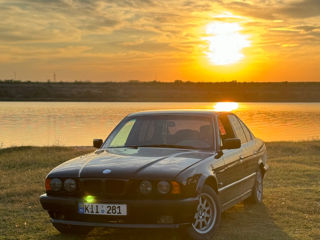 BMW 5 Series foto 10