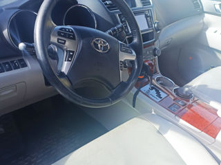 Toyota Highlander фото 5
