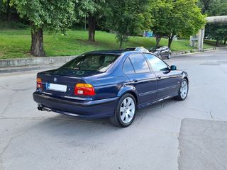 BMW 5 Series foto 5